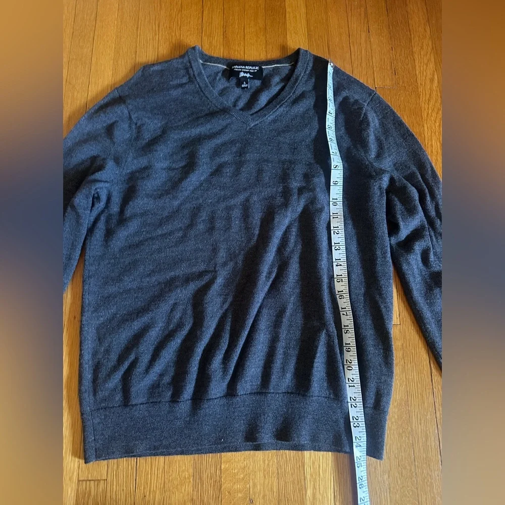 Banana Republic Baruffa Mens Charcoal Merino Wool V- Neck Sweater, Size L